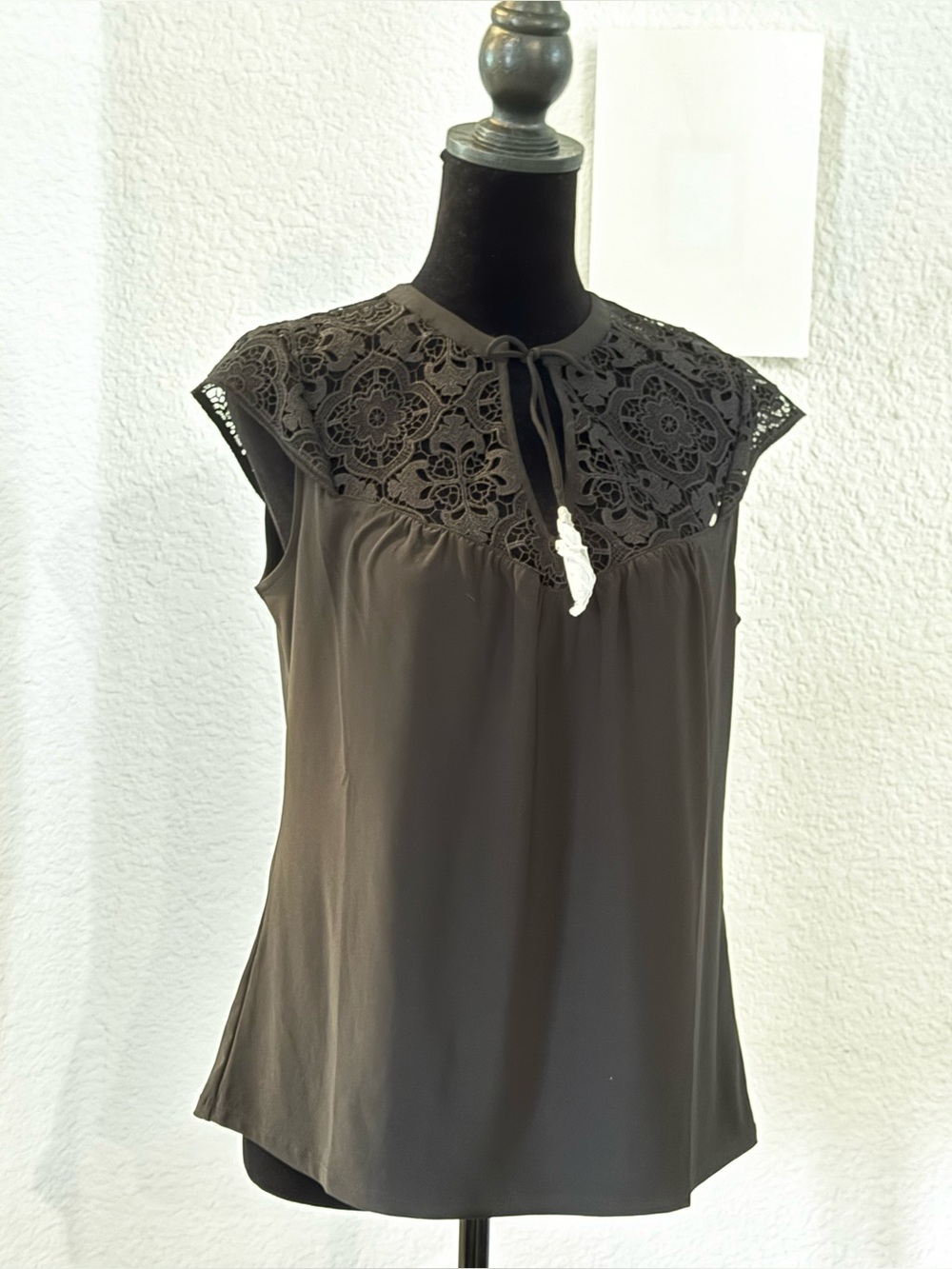 White House Black Market Women's Black Lace Yoke, Cap Sleeve, Top NWT Size S